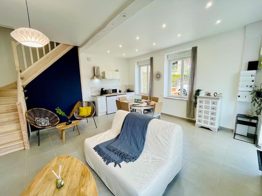La Maison L'Oiseau Bleu Saint-Victor-de-Morestel 외부 사진